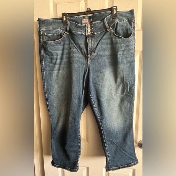 Super soft Crop light wash Jegging Jeans 💕 - Picture 2 of 6